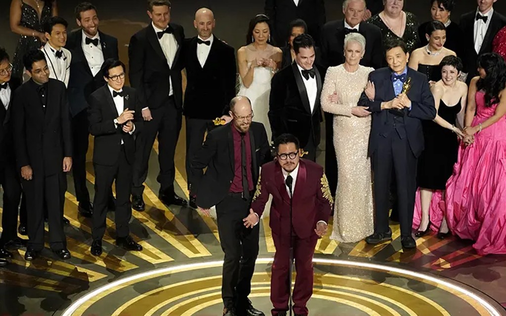„Sve u isto vrijeme“ odnio sedam Oskara, veliki povratak Brendana Frejzera