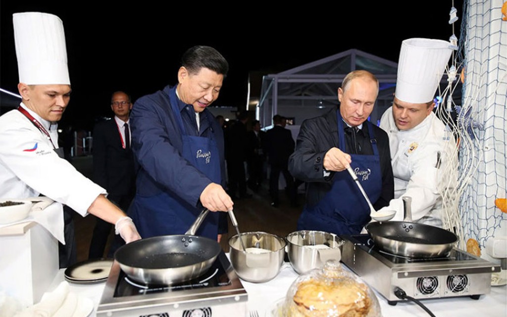 Putin i Si pravili ruske palačinke sa kavijarom, zalili ih votkom