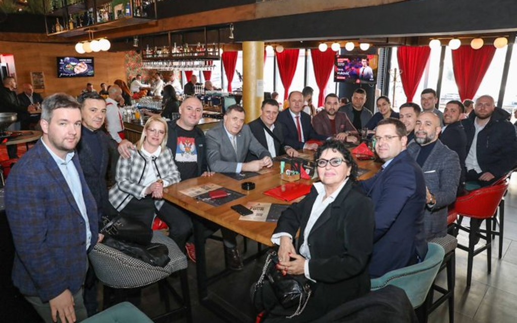 Sastanak pretvorili u DRUŽENJE – Dodik, Đajić i Petrović u KAFANI