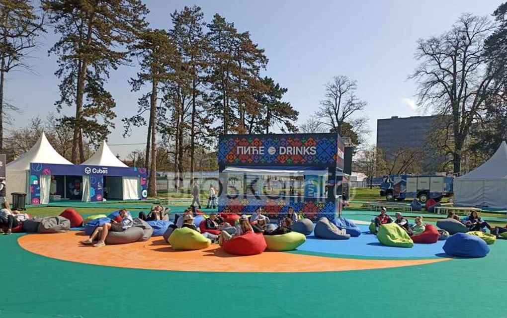 Zagrijavanje za 4. dan: Teniski zaljubljenici polako dolaze u kompleks Srpska open