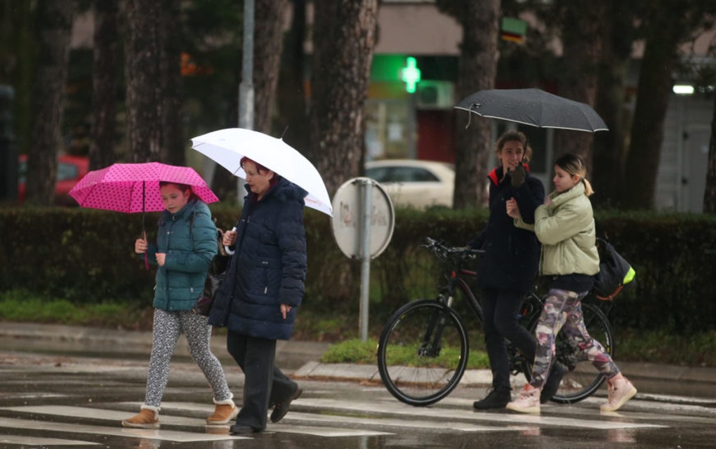 Meteorolozi najavljuju za danas: Zahlađenje uz jaku kišu sa grmljavinom