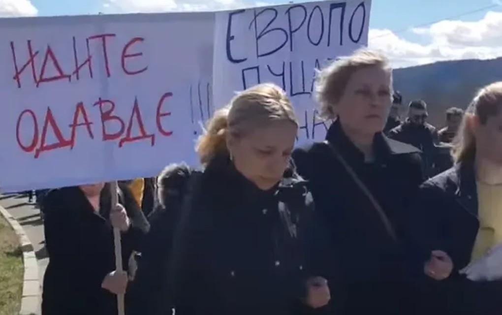 Srbi protestuju na KiM, na čelu kolone supruga ranjenog Milana: “Evropo, pucaju na nas”