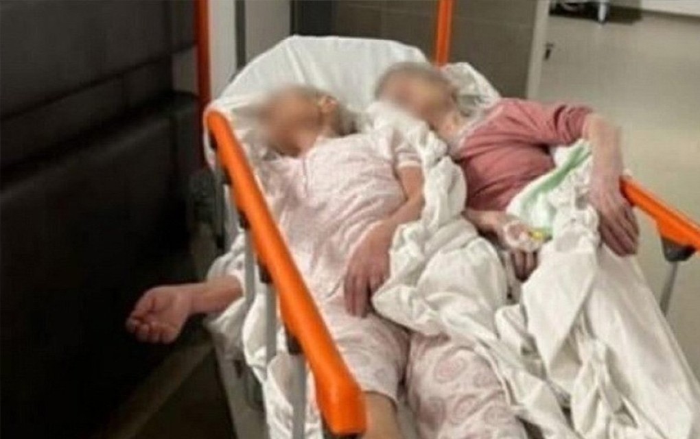 Dvije starije žene u istom bolničkom krevetu: Direktor bolnice se pravdao