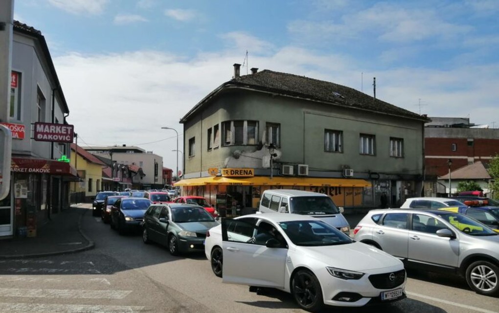 Gužve na granici sa Hrvatskom: Kolona vozila čeka na ulazak na Donjoj Gradini i Velikoj Kladuši