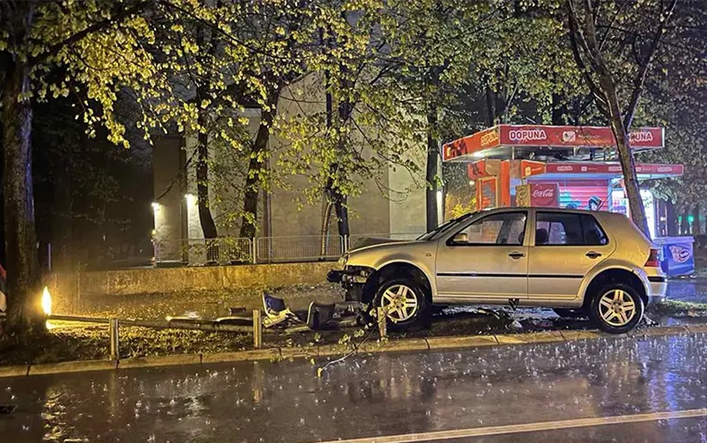 Golfom izletio s puta u centru Banjaluke