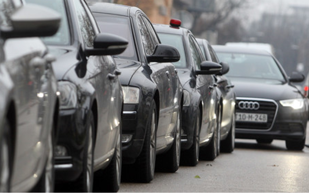 NAJBOLJE JE SLUŽBENO AUTO! Koje ministarstvo u Vladi Srpske ima najveći vozni park