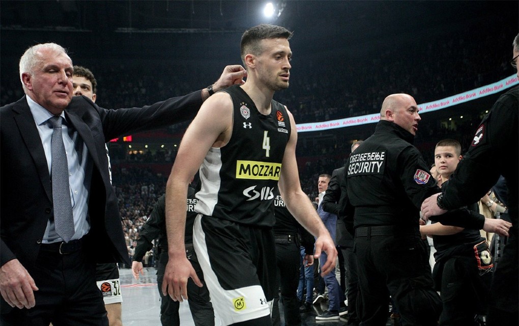 Veliki peh za Partizan, Avramović polomio šaku