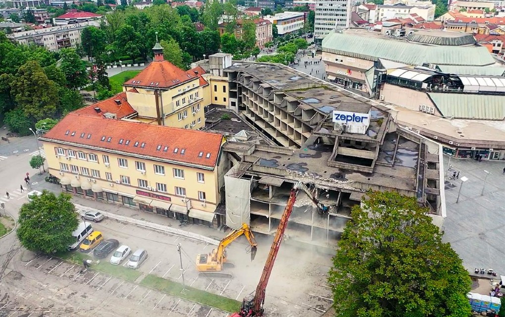Počelo rušenje hotela „Palas“ u centru Banjaluke