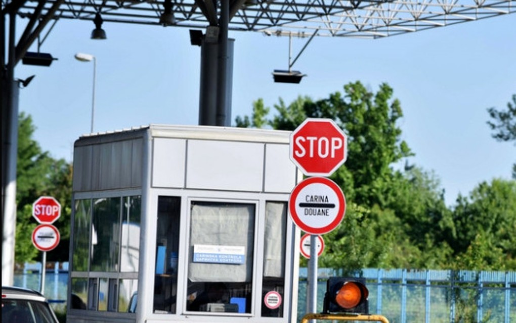 VOZAČE HVATA NERVOZA Ogromne kolone automobila nakon produženog vikenda čekaju na prelazak granice prema Hrvatsko