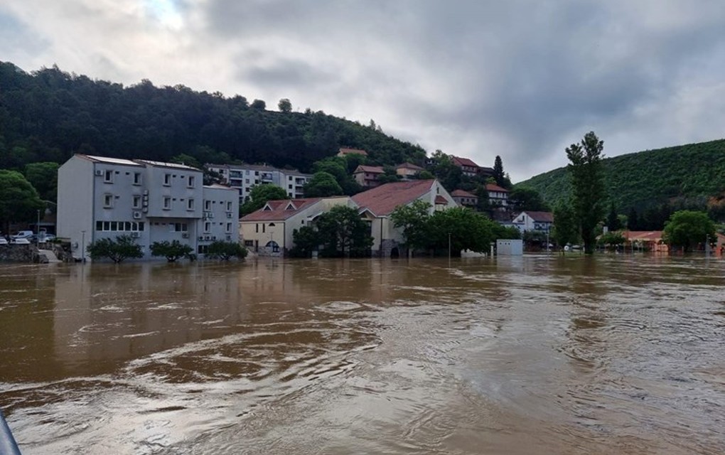 U Hrvatskoj alarmantno – Obrovac pod vodom, evakuacije u Gračacu