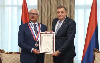 Dodik odlikovao Mandića