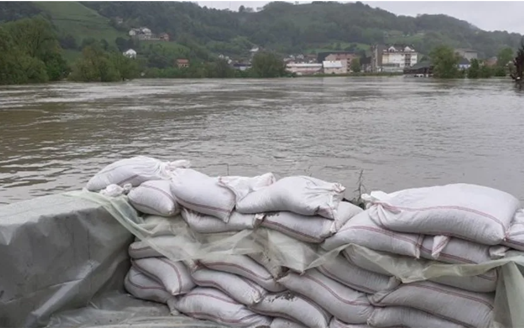 Situacija u Novom Gradu sve gora – Očekuje se dodatni vodeni talas