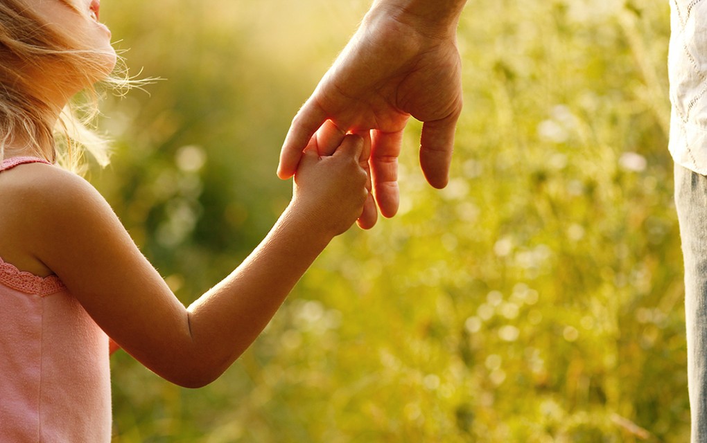 Davanje djece rođacima koji ih nemaju: Fenomen koji postoji, ali se o njemu “šapuće”