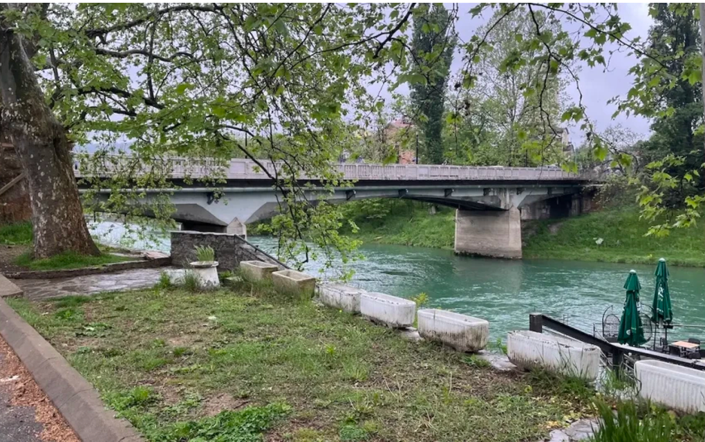 Drama na Gradskom mostu – Policija spriječila starca da skoči u Vrbas