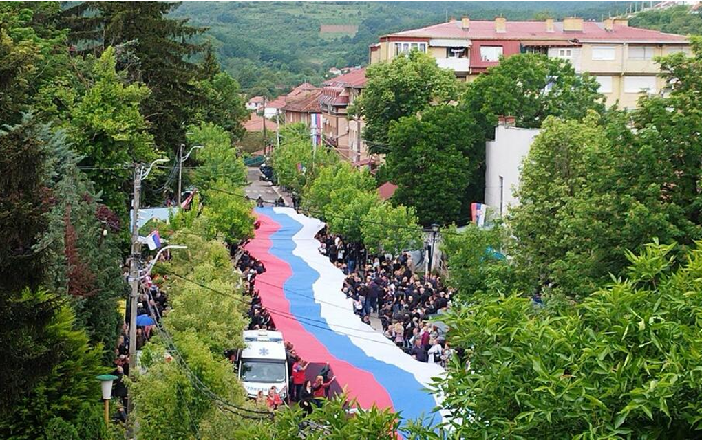 Srbi u Zvečanu razvili zastavu Srbije dugu preko 250 metara