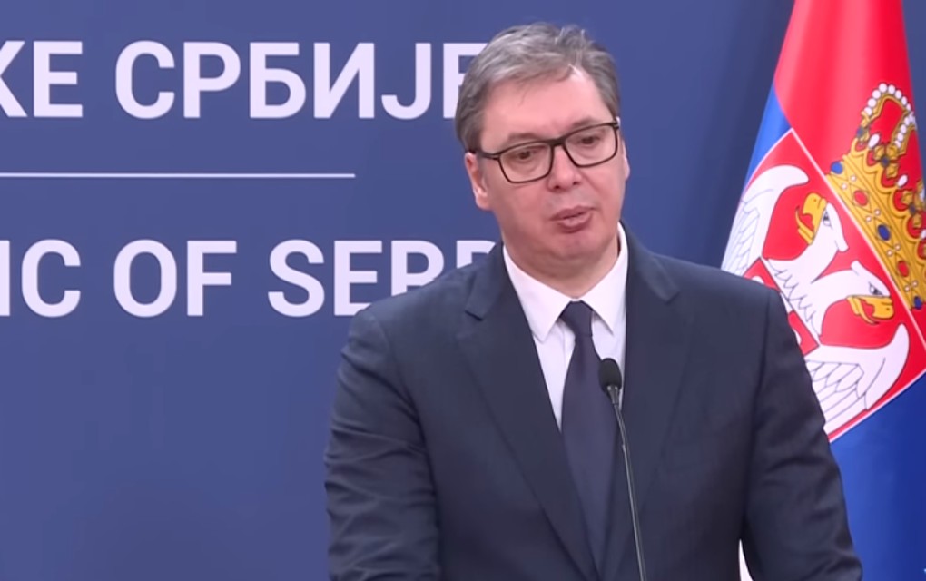 Vučić: Srbi na KiM na miran način da istraju u svojoj borbi