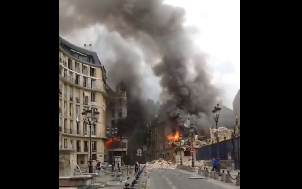 Gori Pariz: Nakon snažne eksplozije požar zahvatio nekoliko zgrada