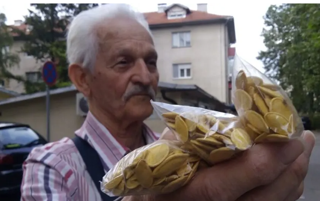 Napustila nas je još jedna banjalučka legenda – Preminuo „Čika Mićo“, vedri prodavac sjemenki