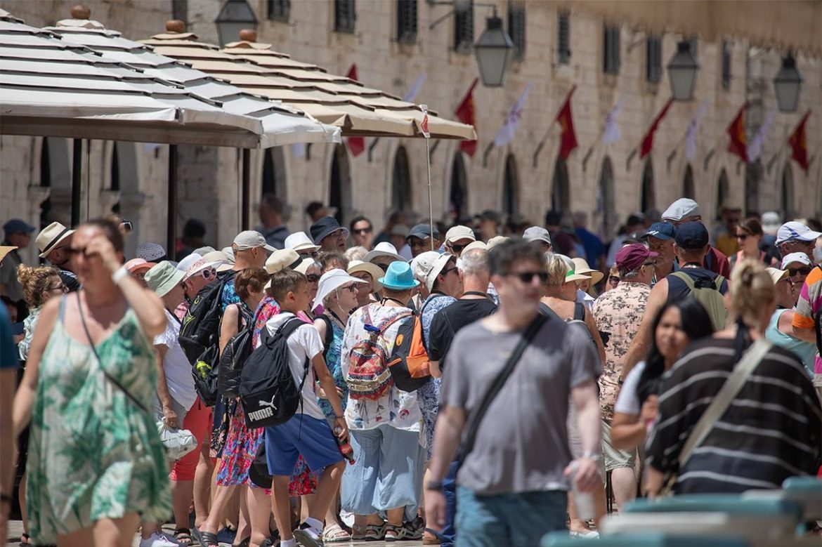 Objavljeno koliko turista trenutno boravi u Hrvatskoj, pogledajte odakle ih je najviše