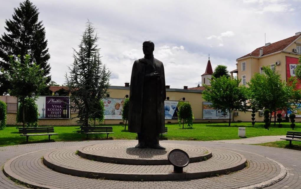 Parcela iza spomenika bana Milosavljevića na prodaju