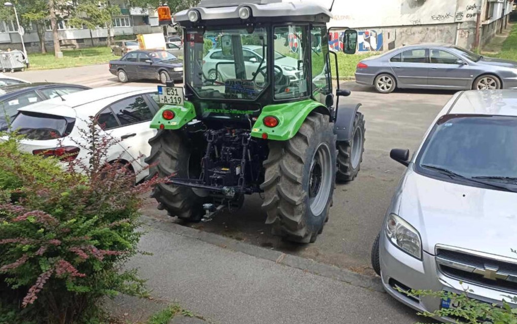 Novo Grujić na posao u centar Banjaluke došao traktorom, evo i zašto