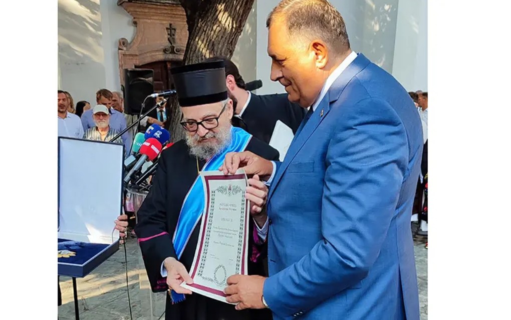 Dodik odlikovao episkopa Lukijana Ordenom Republike Srpske