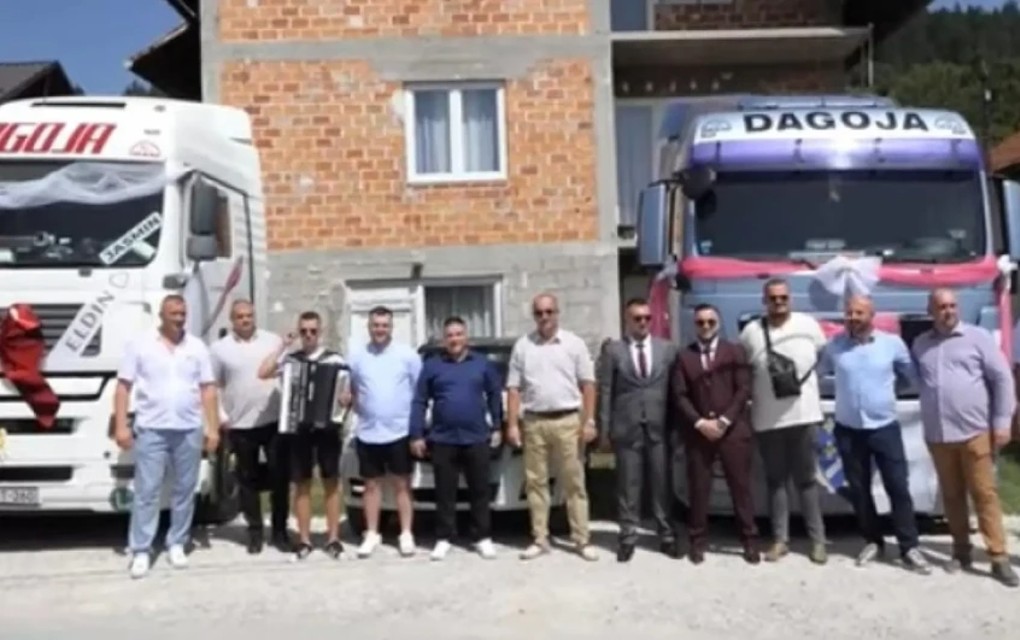 Svadba za pamćenje u Bugojnu: Po mladu došli kamionima