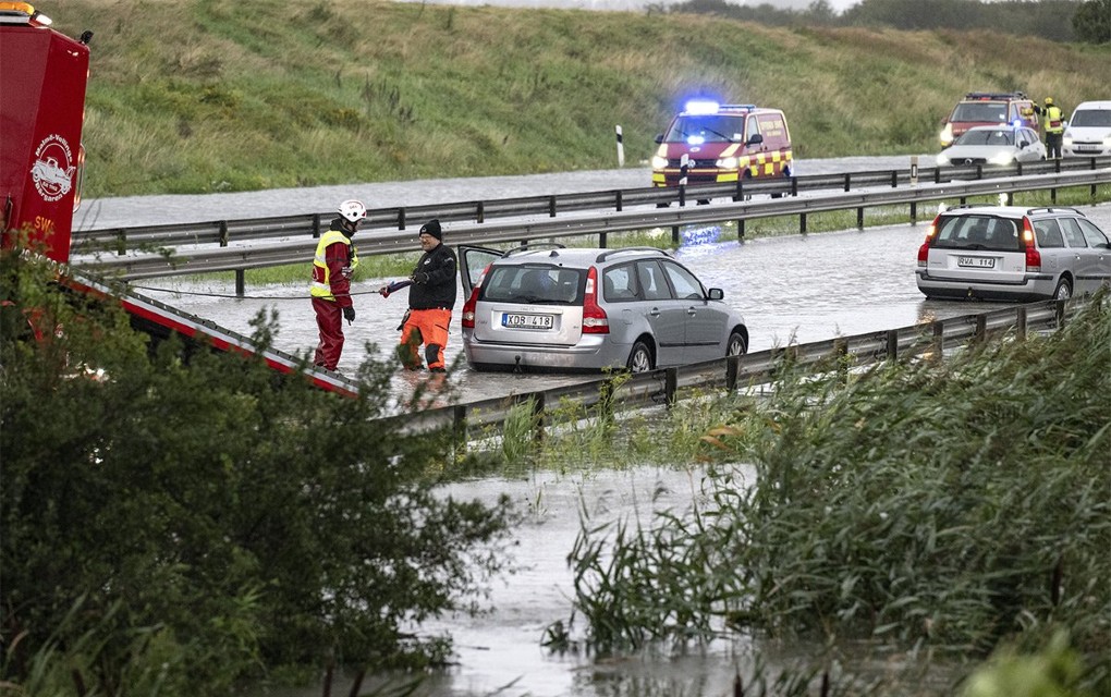 Oluja pogodila Švedsku i Norvešku, kuće i putevi pod vodom