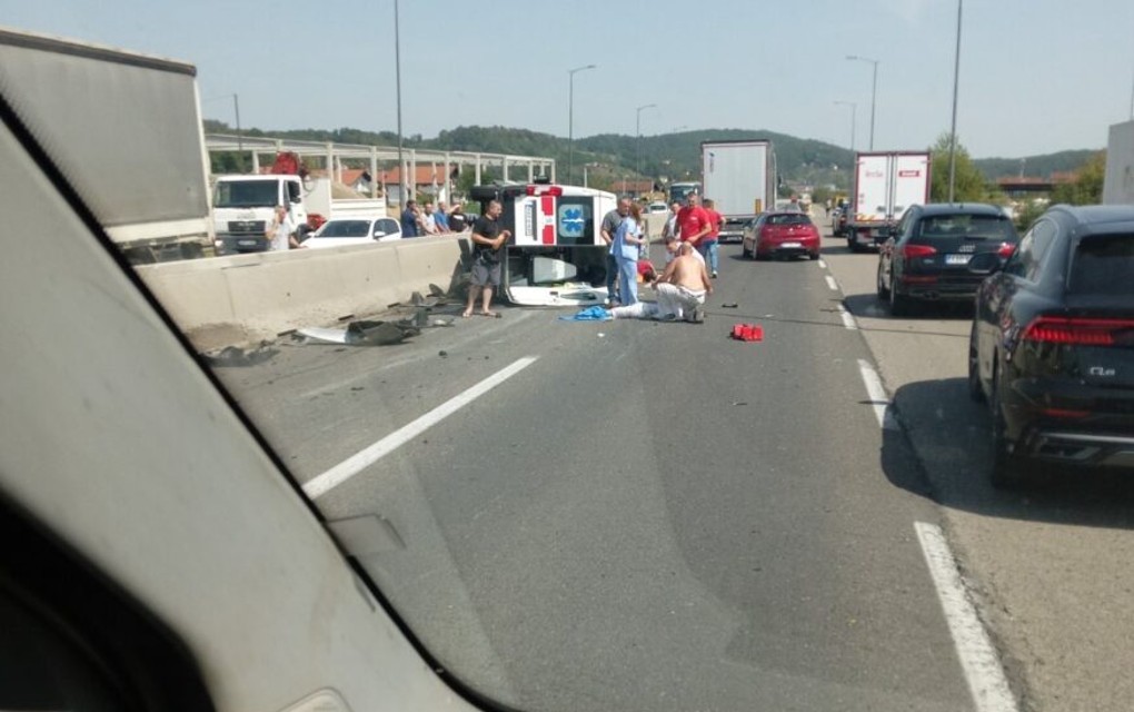 “Povrijeđeni i dalje u vještačkoj komi” Oglasili se iz UKC Srpske nakon teške nesreće na brzoj cesti Banjaluka-Laktaši