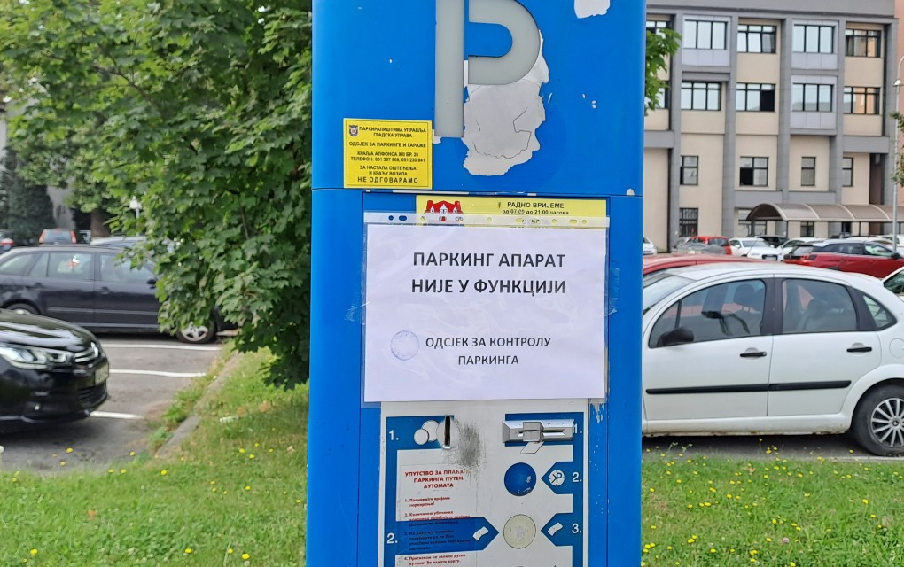 Od jutros „POKVARENI“ aparati za naplatu parkinga u Banjaluci – Građani zbunjeni: Parkinzi i dalje poluprazni