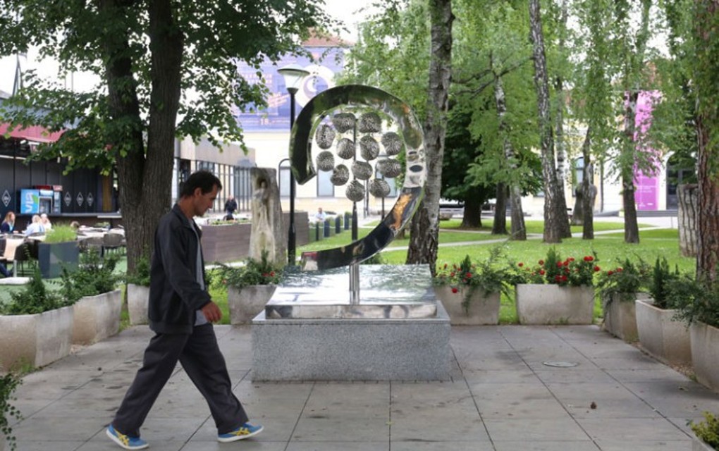 Na prodaju Galerija, dio ulice i Spomenik 12 beba?! Pitanje da li je Banjaluka vlasnik i zemlje gdje se gradi spomenik poginulim borcima VRS