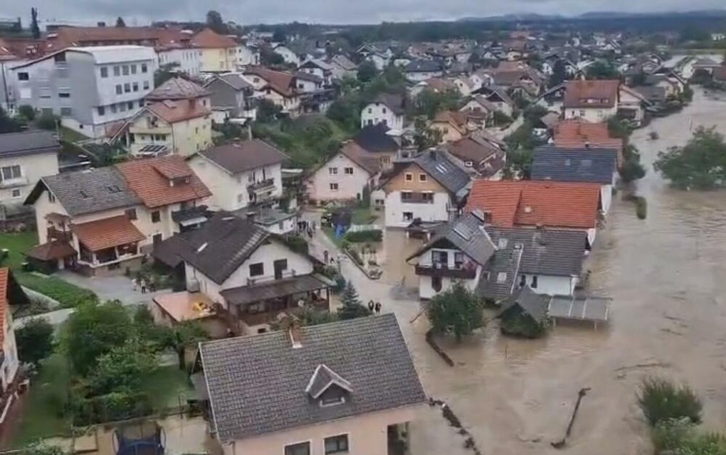 Raste broj žrtava u Sloveniji – Nevrijeme stiglo i u Hrvatsku: Potopljena Istra i Rijeka