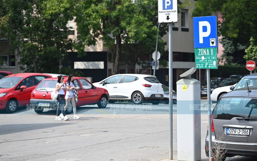 Vraćene table sa STARIM CIJENAMA PARKINGA : Gradonačelnik Stanivuković se posuo PEPELOM