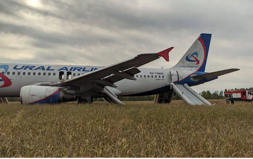 Ruski avion sa 159 putnika prisilno sletio u polje
