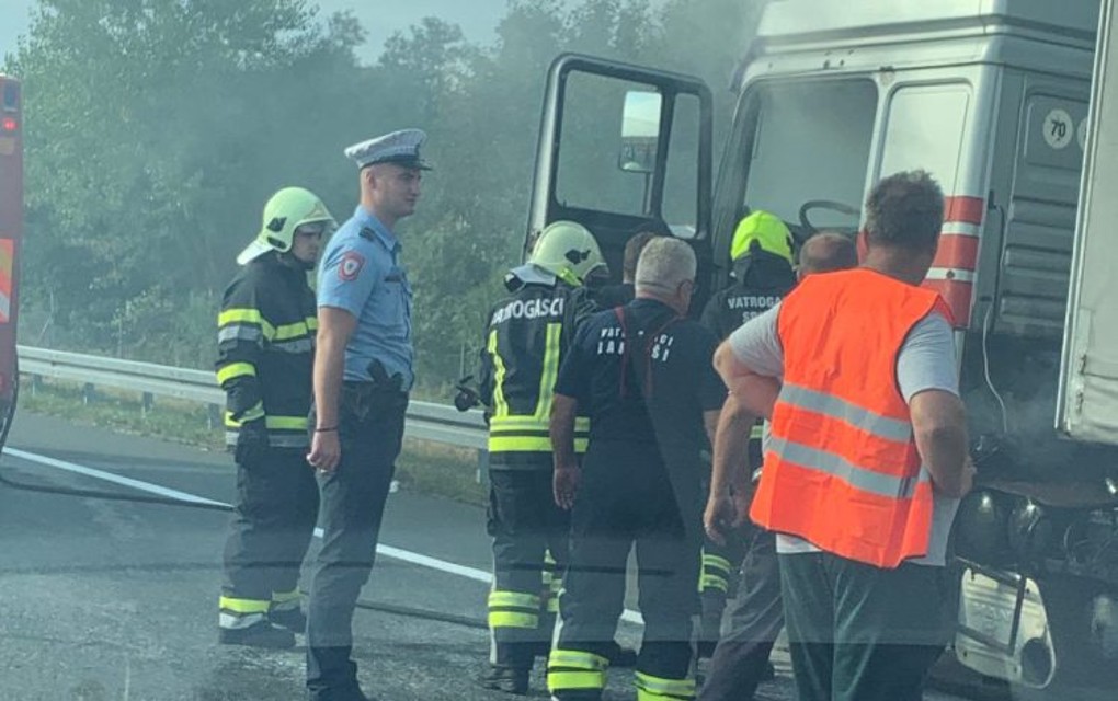 Zapalio se kamion na auto-putu Banjaluka – Gradiška