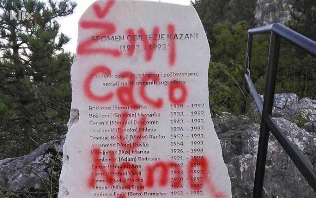 Vandali oštetili spomenik na Kazanima, sprejom ispisano “Živi Caco u nama”