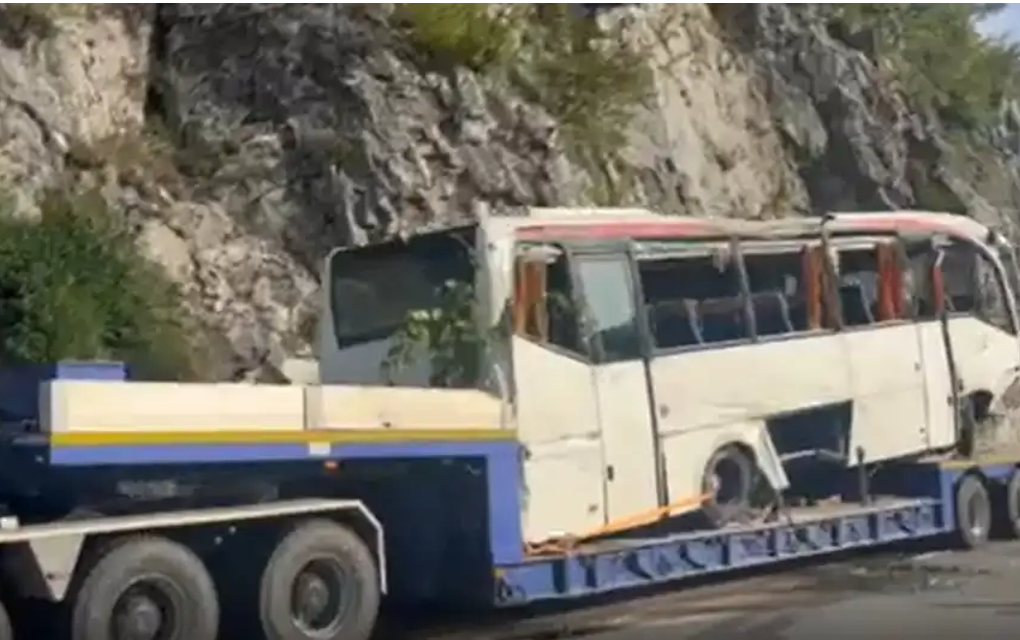 Autobuska nesreća kod Cetinja: Sedam putnika ŽIVOTNO UGROŽENO