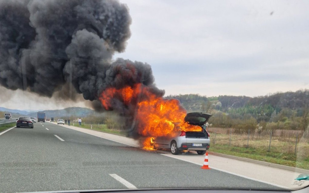 Gorio BMW na autoputu – Tomaš upozorava: Vatrogasce iz Doboja čekamo četrdeset a iz Prnjavora mogu stići za 4 minuta?!
