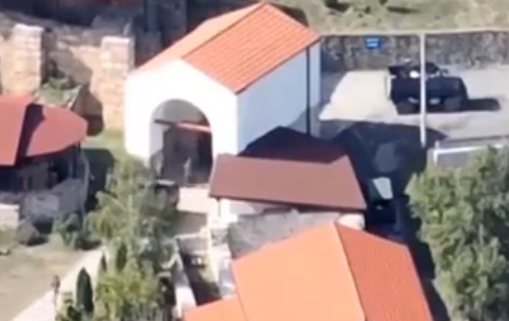 Snimak borbe oko Manastira Banjska – Selo je i dalje pod blokadom