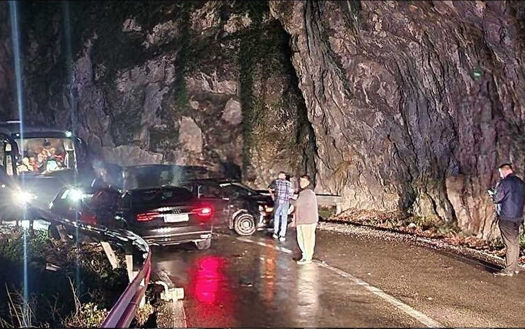 Teška saobraćajna nesreća na putu Banjaluka – Jajce, učestvovala tri vozila
