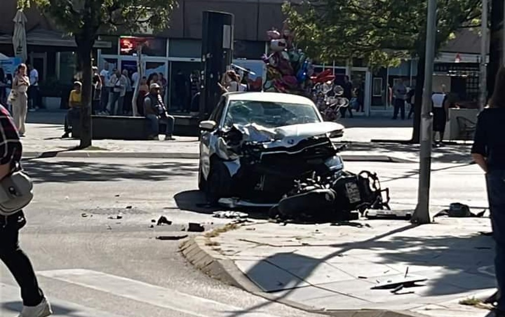 Jedna osoba poginula: Jeziv sudar automobila i motocikla kod „Boske“