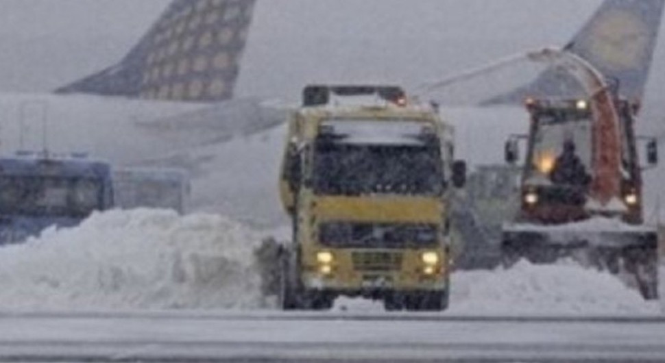Avioni ne lete sa njemačkog aerodroma, snijeg izazvao brojne probleme