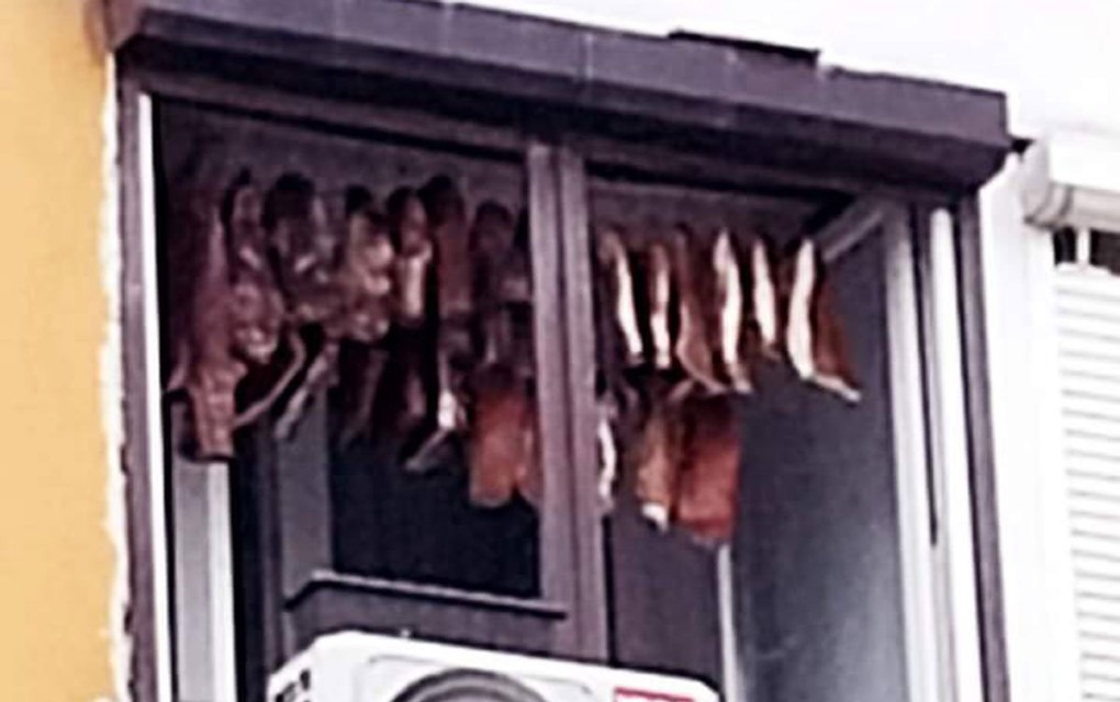 Suši meso u stanu – Neobična slika iz Banjaluke