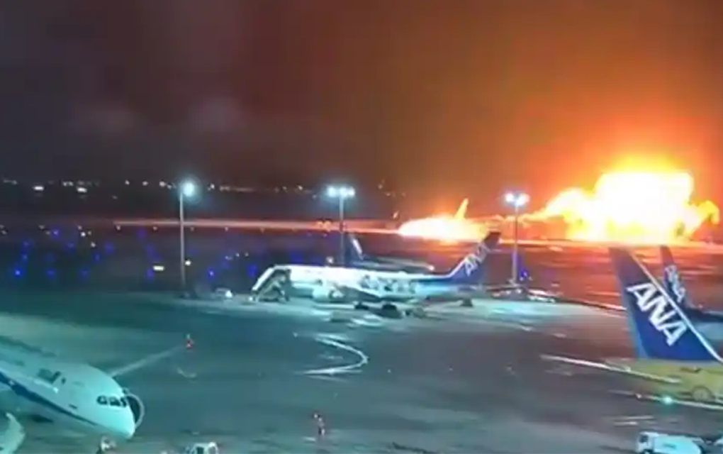 Zapalio se avion sa 300 putnika!