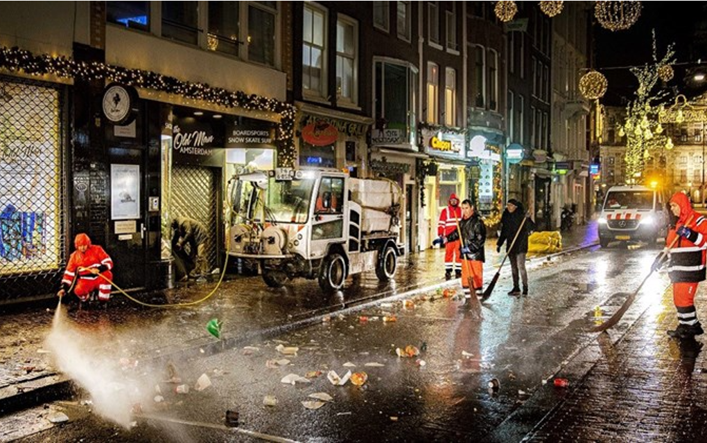 Neredi u Holandiji na dočeku Nove godine, stotine uhapšenih, više od 100 automobila zapaljeno