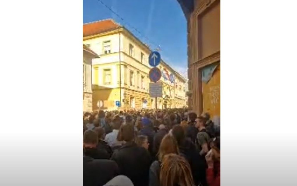 „DOSTA JE, ODMAH NA IZBORE“ Veliki protest u Zagrebu protiv hrvatske vlade