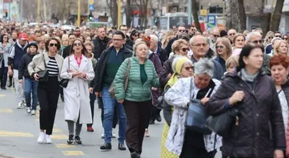 Hiljade ljudi na protestu u Tuzli traže ostavke: „Amra nije ubijena, već brutalno likvidirana“