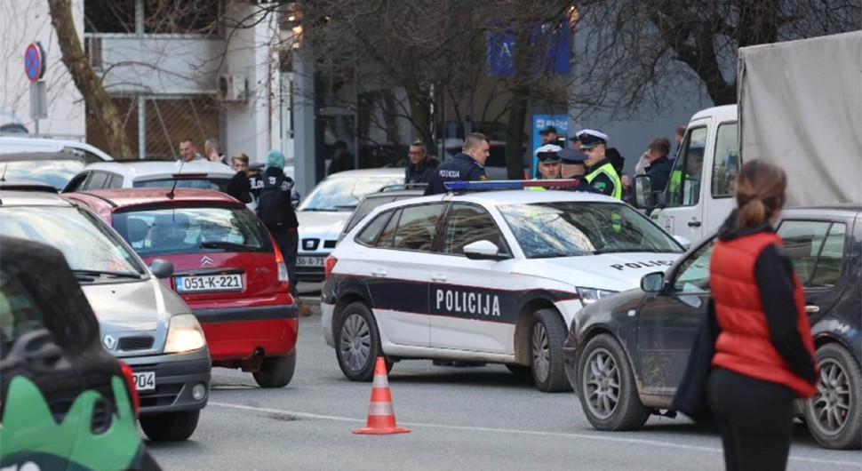 Detalji drame u Tuzli: Zabio se u policijsko vozilo pa pokušao pobjeći