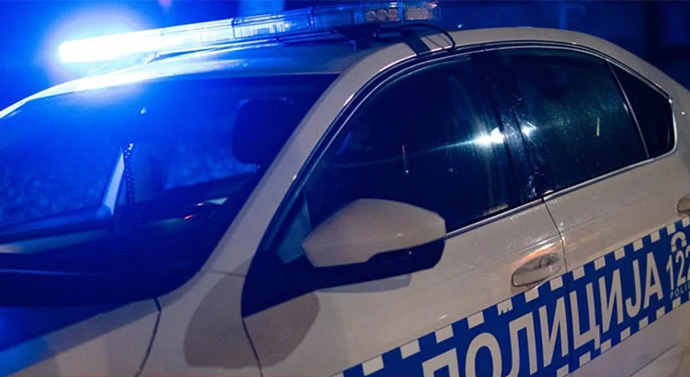 Policajac zapucao: Napadnut nožem u centru grada
