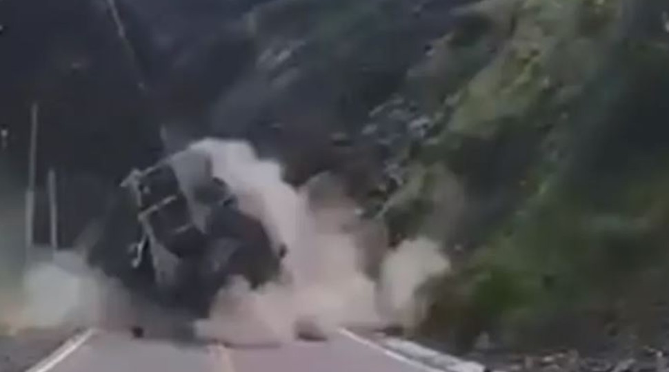 Šokantan snimak! Ogromna stijena “samljela” kamion, nikome nije jasno kako je vozač živ